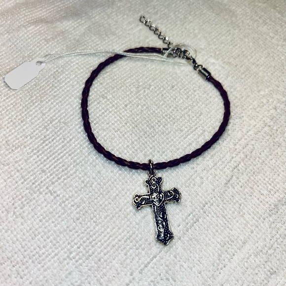 Elegant (FREE Earrings) Genuine Leather Braided Bracelet Intricate Cross Charm - Picture 3 of 5